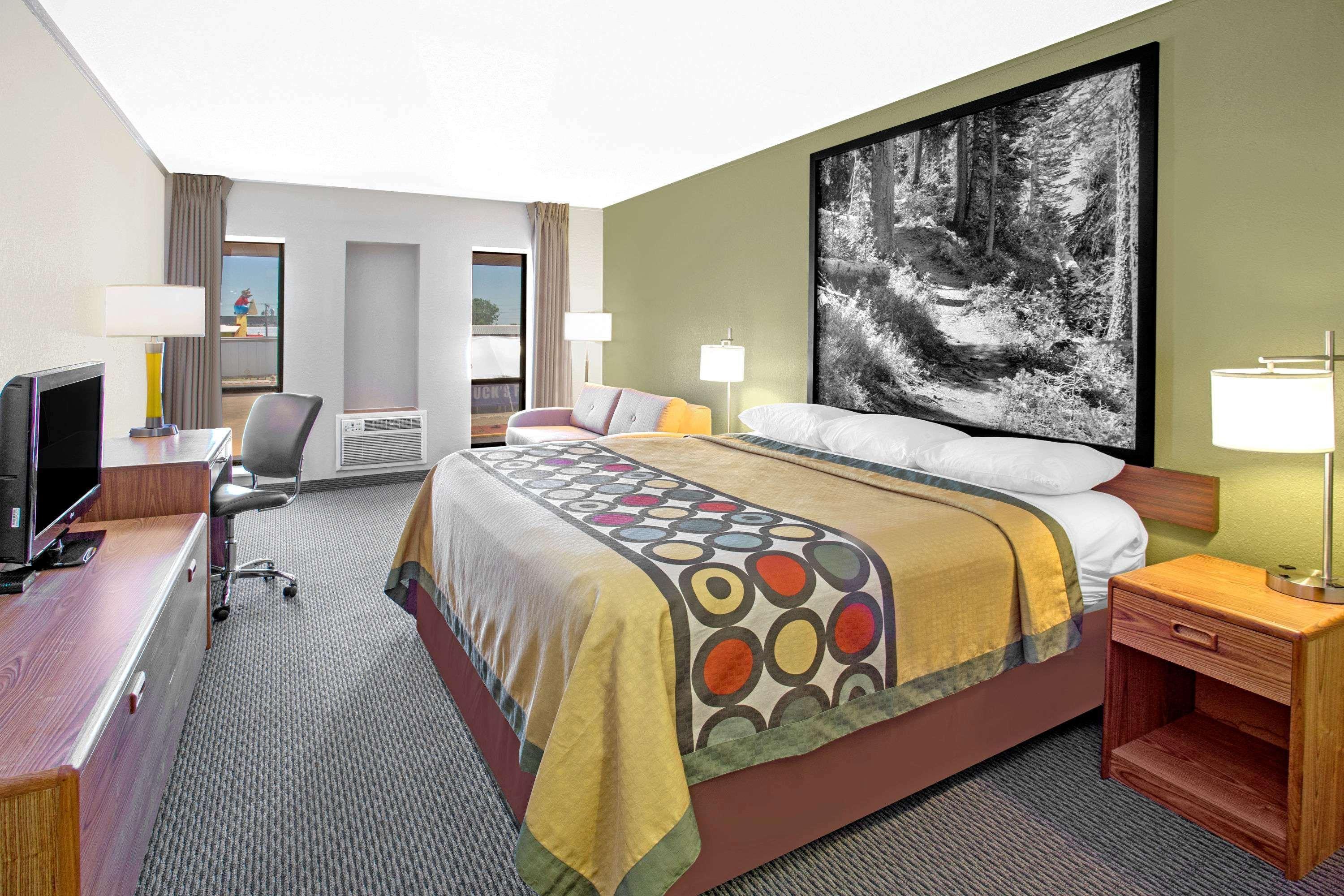 Super 8 By Wyndham Windsor/Madison North Hotel Exterior foto