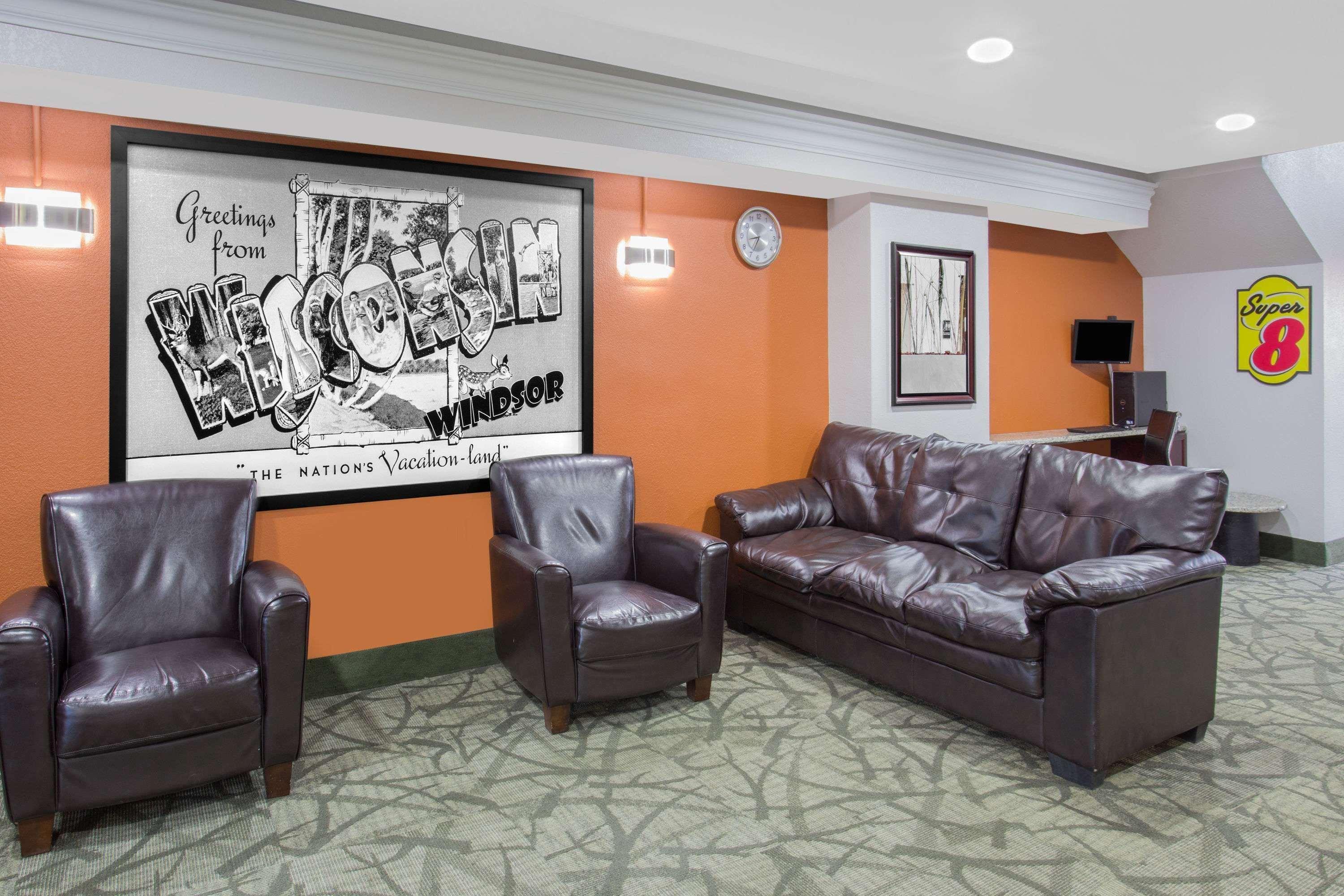 Super 8 By Wyndham Windsor/Madison North Hotel Exterior foto